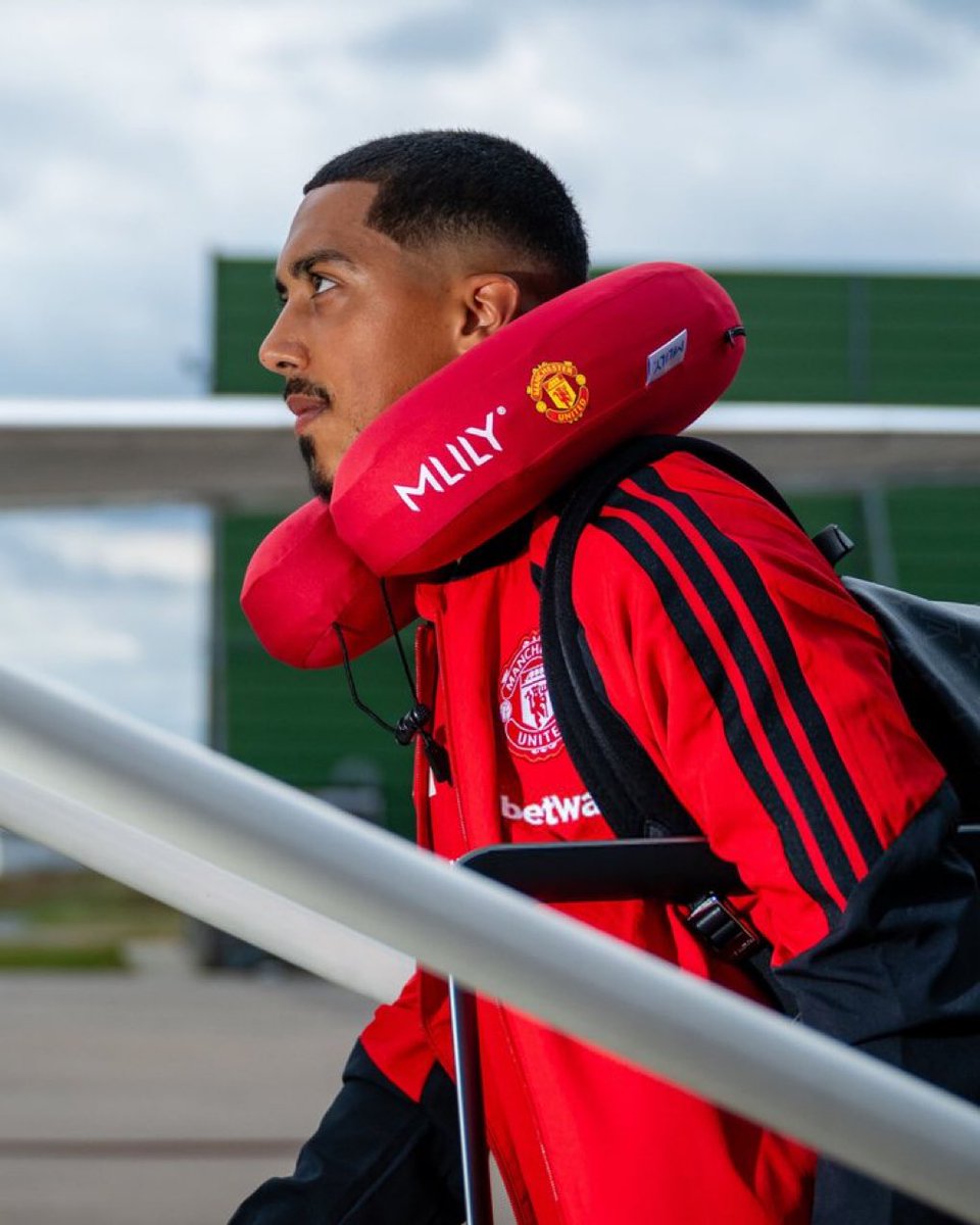 Jerrankingmedi9's tweet photo. Youri Tielemans heading out with Manchester United for pre season 

This dude is fine tho 

Chelsea fans can’t relate with badiashile and co 😂😂😂 https://t.co/7c78GxGFui