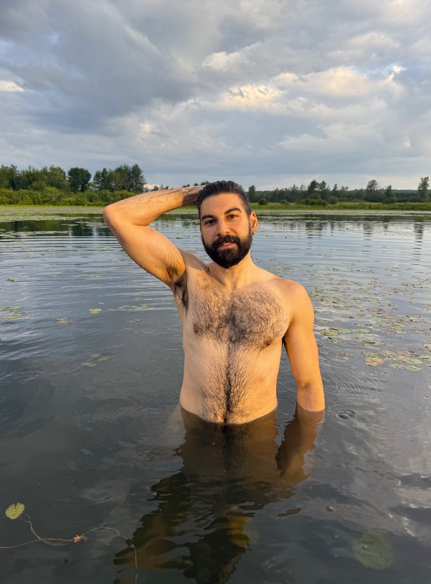 HamedRaiddXXX's tweet photo. #OutNow on JFF: As soon as @vernacularnudes sent me these shots from a recent trip to the countryside, I knew I wouldn't be able to sit on them for long. 4 days later, I'm already starting to leak them. But as the girl band FLO put it, "You only live once, let the people see!" 😝 https://t.co/o8uShK0wAY