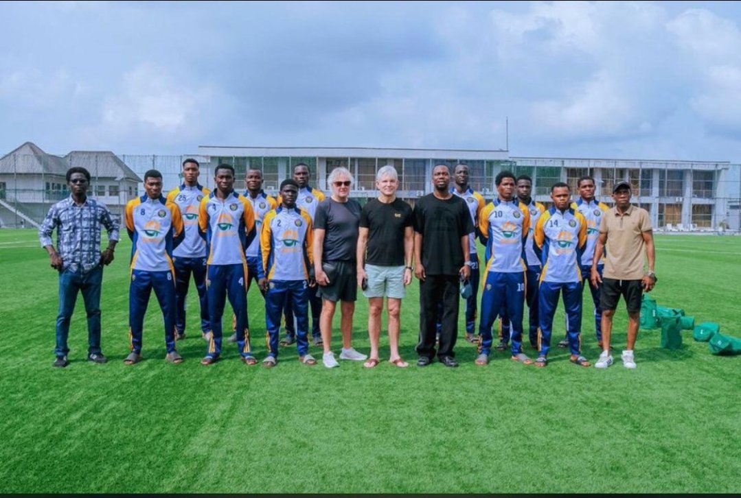 SgfcAthletics's tweet photo. Reflections! Charms towards amiable maestro. 

Peter Ayodeji we sight you 👍 More grease.  "The eagles" are behind you. 

Goodluck in your pursuit.

Bravo!

#WeAreSGFC https://t.co/kYHyJXkcNN