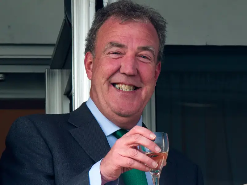 trad_west_'s tweet photo. >Be Jeremy Clarkson 
>Spend decades mocking the nanny state and bureaucracy on TV 
>Buys a farm and actually works it
>Realize the government is destroying the working class and the food supply
>Expose the insane government bureaucracy destroying British farmers
>Becomes the face of the british farmers
>Opportunity to become the modern-day Cincinnatus leaving the plow to save the Empire if he wants too

His genius generates gravity, he might be able to save the UK.