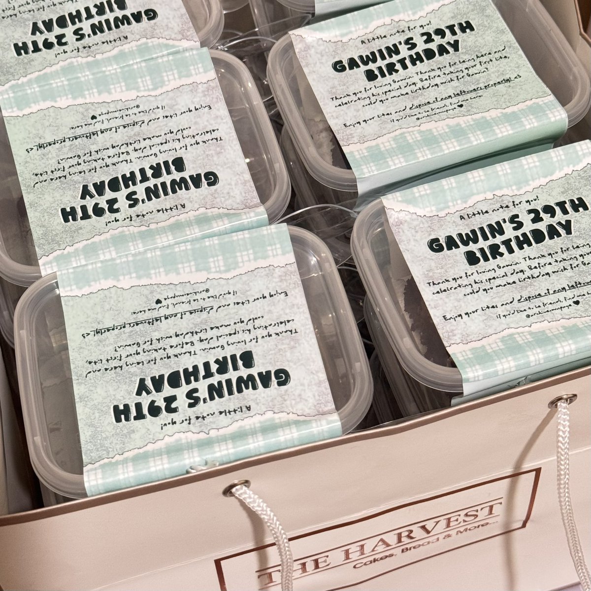 archiveownpage's tweet photo. To celebrate, i'd love to share some sweet bites at the Everblue event, Taman Literasi Blok M.

Hit me up if you'd like one! First come, first served. See you🩵

#Growing29WithGawin https://t.co/IU4cx5JRAW