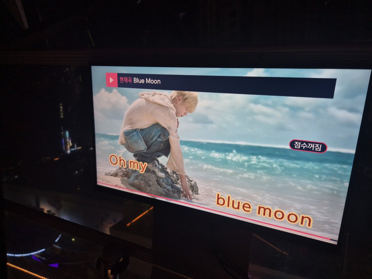 N__Park's tweet photo. 대구 밤하늘 아래에서 별과 달에 대한 노래 부르기🌟🌙 https://t.co/XWWXMZbTb6