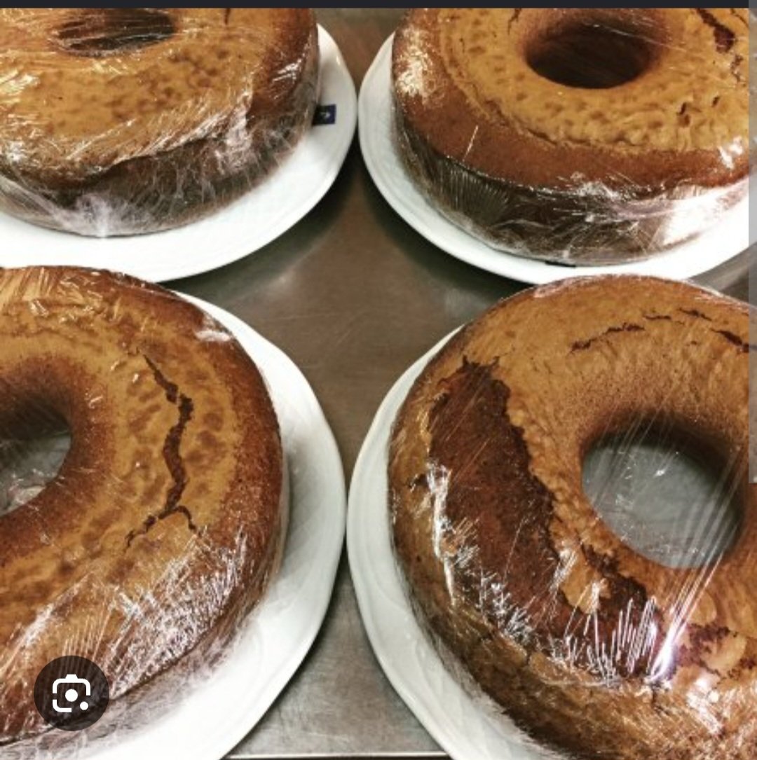 victorlarreguii's tweet photo. OTRA QUE SE VA, UNA PENA, OTRO SIMBOLO POR EL CAMINO. Cerró sus puertas Panadería La Covadonga, de 26 de Marzo entre Buxareo y Osorio. Todo exquisito, 76 de superación y decenas de personas desocupadas. 
#Montevideo #pan #panaderías #lacovadonga . https://t.co/72SBcu0GR7
