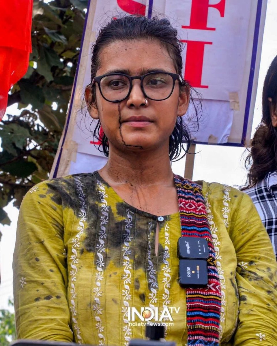 SatnamTimes's tweet photo. चेहरे पर स्याही फेंकने वाले भूल जाते हैं—
क्रांति को बदनाम नहीं, और मजबूत किया जाता है।
@neha_aisa 
#neha #satnamtimes https://t.co/VCIDwbG8ws