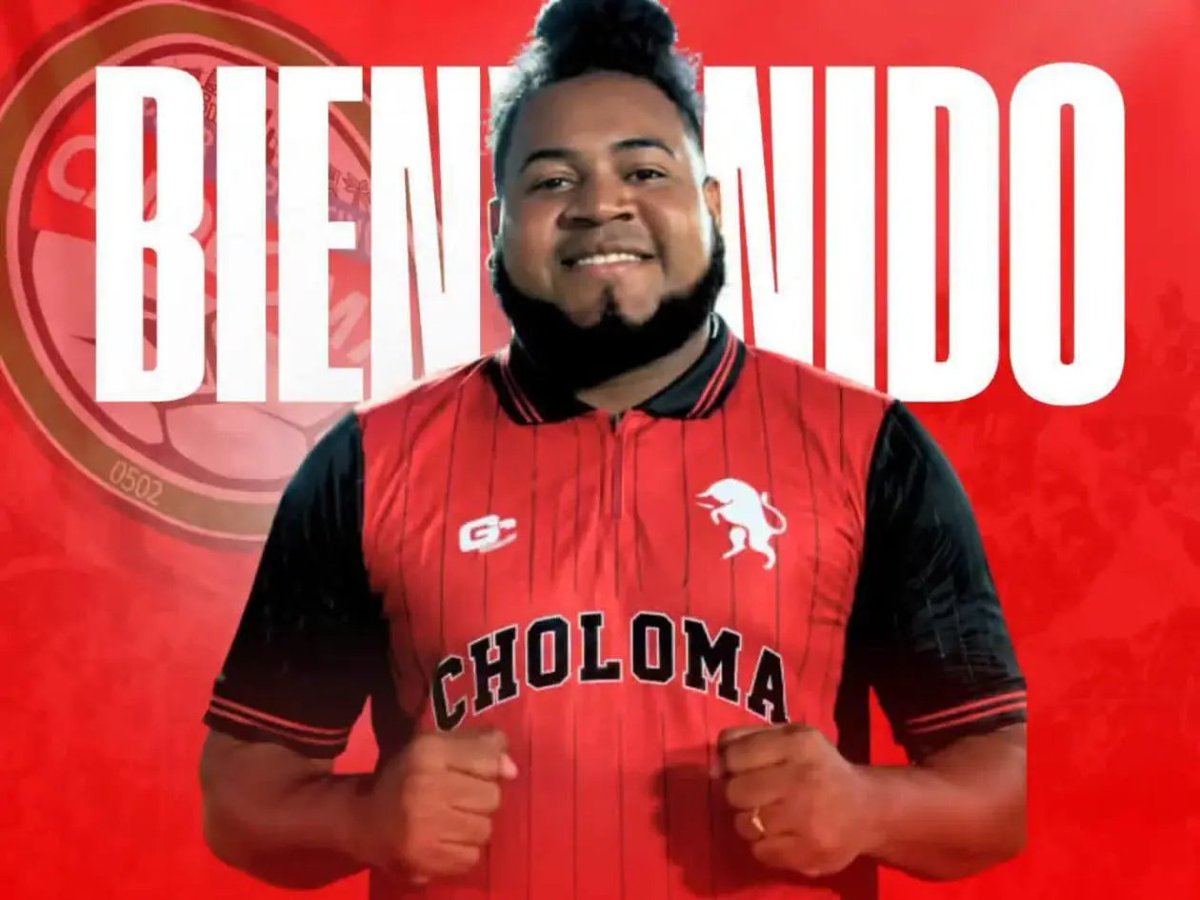 TouchlineX's tweet photo. 🚨 𝗡𝗘𝗪: Honduran first division club CD Choloma have signed 30 year old Tik Toker 'La More' as a goalkeeper for their team.

The club is going viral for signing someone without any experience in professional football. https://t.co/aPoNVJwFYl
