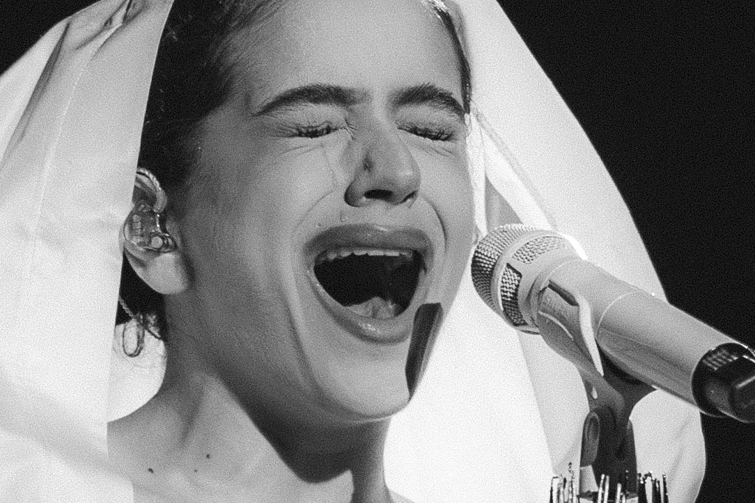 luciasorichetti's tweet photo. Saqué esta foto a Rosalía que guardaré siempre. Lux Tour 6.08. Buenos Aires. https://t.co/wdjdYKVWNI