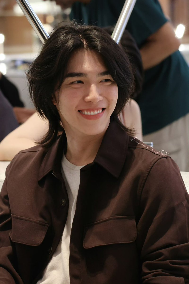 golden_csnp's tweet photo. Happy birthday, our North Star 🌟 I wish you to always shine, you give us the strength to never give up, you taught us. I hope you find your love, and that you'll have many more lead roles. Be happy 🐋✨ Always with you 🤍✨

#BoomsDay
#BXXMRVW https://t.co/J1kPWej2RA