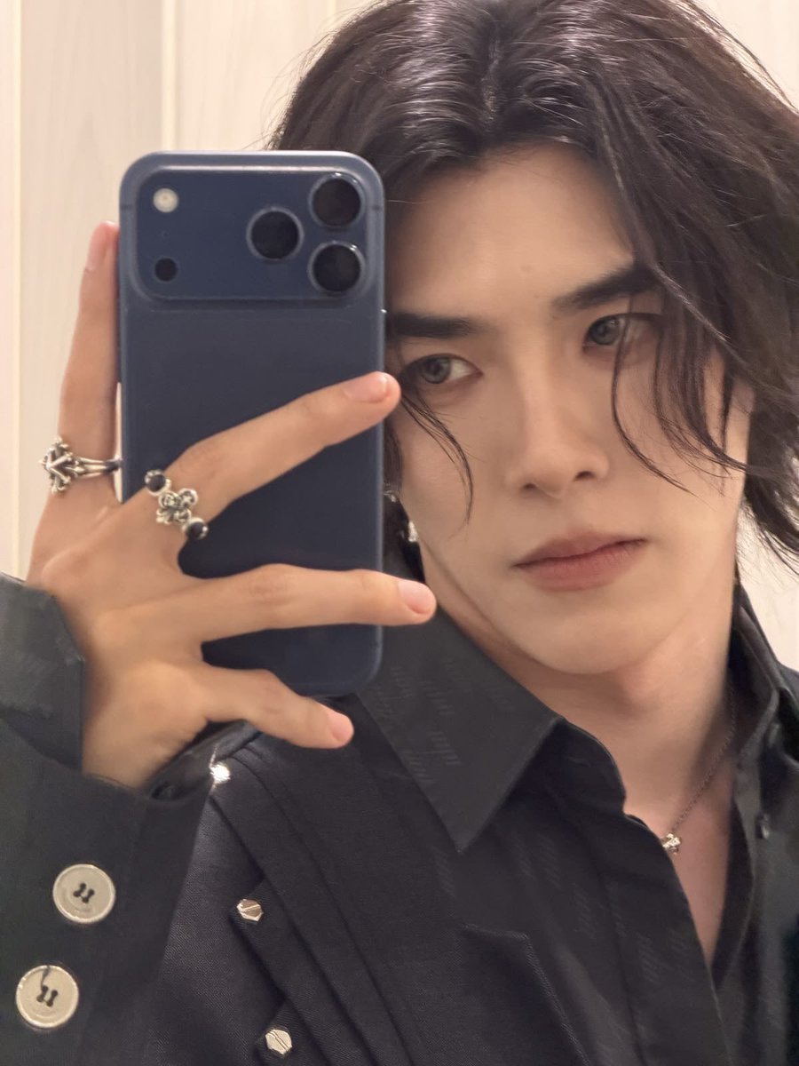 golden_csnp's tweet photo. Happy birthday, our North Star 🌟 I wish you to always shine, you give us the strength to never give up, you taught us. I hope you find your love, and that you'll have many more lead roles. Be happy 🐋✨ Always with you 🤍✨

#BoomsDay
#BXXMRVW https://t.co/J1kPWej2RA