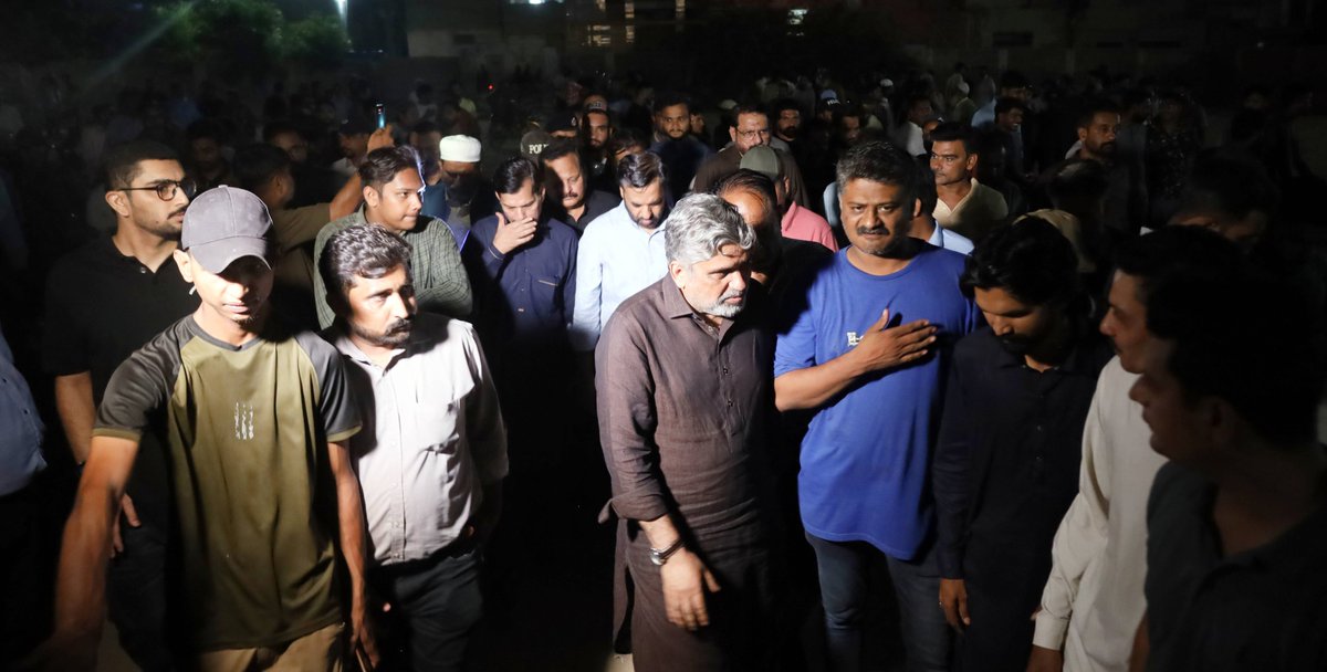 KamalMQM's tweet photo. 9 اگست کو سرجانی ٹاؤن میں ہونے والے احتجاجی جلسے کے سلسلے میں ایم کیو ایم پاکستان کے سینئر رہنما سید مصطفیٰ کمال، انیس احمد قائم خانی، رکنِ مرکزی کمیٹی و انچارج COC فرقان اطیب، جوائنٹ انچارج COC ابوالاظہر چاند، جوائنٹ انچارج COC و رکنِ سندھ اسمبلی عبداللہ شیخ، جوائنٹ انچارج COC آغا ذاکر حسین، مرکزی رہنما شاکر علی، نیک محمد، حق پرست اراکینِ قومی و صوبائی اسمبلی اور دیگر ذمہ داران نے جلسہ گاہ کا دورہ کیا، انتظامات کا جائزہ لیا اور احتجاجی جلسے کے حوالے سے مشاورت کی۔

9 اگست، سرجانی ٹاؤن… عوامی حقوق کی مضبوط آواز۔

#MustafaKamal #AnisAhmedQaimKhani #MQMPakistan #9thAugust #PublicGethering #PublicRights #KarachiProtest #SurjaniTown