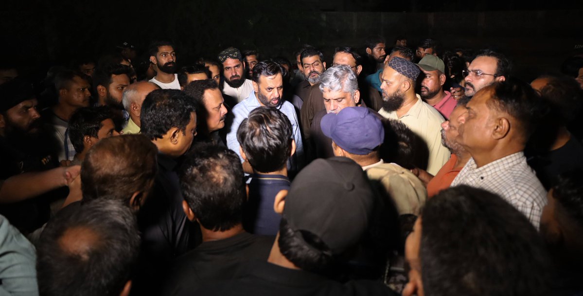 KamalMQM's tweet photo. 9 اگست کو سرجانی ٹاؤن میں ہونے والے احتجاجی جلسے کے سلسلے میں ایم کیو ایم پاکستان کے سینئر رہنما سید مصطفیٰ کمال، انیس احمد قائم خانی، رکنِ مرکزی کمیٹی و انچارج COC فرقان اطیب، جوائنٹ انچارج COC ابوالاظہر چاند، جوائنٹ انچارج COC و رکنِ سندھ اسمبلی عبداللہ شیخ، جوائنٹ انچارج COC آغا ذاکر حسین، مرکزی رہنما شاکر علی، نیک محمد، حق پرست اراکینِ قومی و صوبائی اسمبلی اور دیگر ذمہ داران نے جلسہ گاہ کا دورہ کیا، انتظامات کا جائزہ لیا اور احتجاجی جلسے کے حوالے سے مشاورت کی۔

9 اگست، سرجانی ٹاؤن… عوامی حقوق کی مضبوط آواز۔

#MustafaKamal #AnisAhmedQaimKhani #MQMPakistan #9thAugust #PublicGethering #PublicRights #KarachiProtest #SurjaniTown
