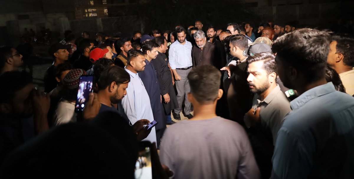KamalMQM's tweet photo. 9 اگست کو سرجانی ٹاؤن میں ہونے والے احتجاجی جلسے کے سلسلے میں ایم کیو ایم پاکستان کے سینئر رہنما سید مصطفیٰ کمال، انیس احمد قائم خانی، رکنِ مرکزی کمیٹی و انچارج COC فرقان اطیب، جوائنٹ انچارج COC ابوالاظہر چاند، جوائنٹ انچارج COC و رکنِ سندھ اسمبلی عبداللہ شیخ، جوائنٹ انچارج COC آغا ذاکر حسین، مرکزی رہنما شاکر علی، نیک محمد، حق پرست اراکینِ قومی و صوبائی اسمبلی اور دیگر ذمہ داران نے جلسہ گاہ کا دورہ کیا، انتظامات کا جائزہ لیا اور احتجاجی جلسے کے حوالے سے مشاورت کی۔

9 اگست، سرجانی ٹاؤن… عوامی حقوق کی مضبوط آواز۔

#MustafaKamal #AnisAhmedQaimKhani #MQMPakistan #9thAugust #PublicGethering #PublicRights #KarachiProtest #SurjaniTown