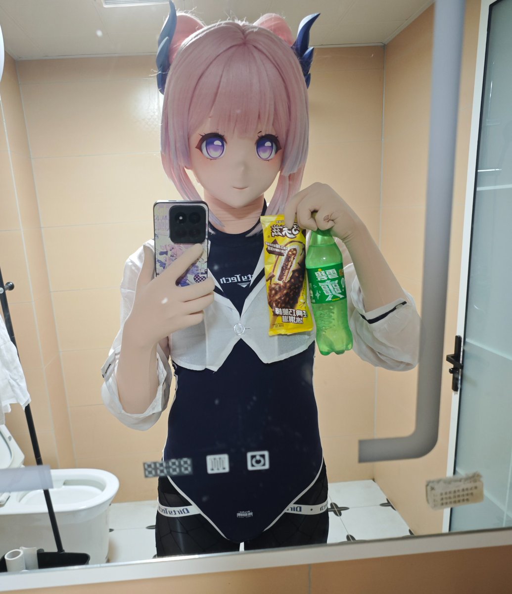 yob5l's tweet photo. 秋天第一杯雷碧
秋天第一根巧乐兹
你喝的没我快你信吗
#kigurumi #心海 https://t.co/8Q73KvRJgq