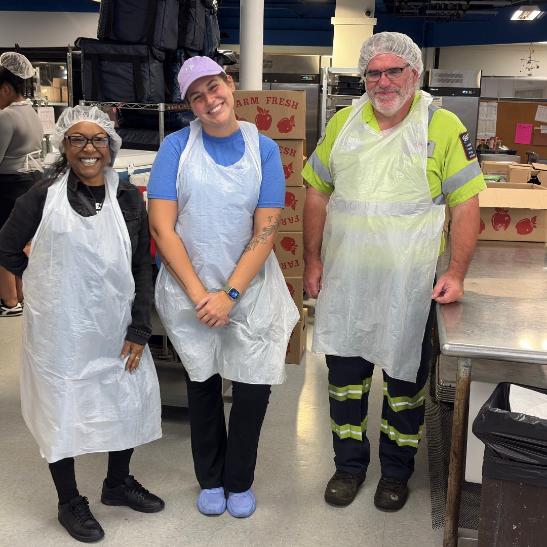 AAA_WCNY's tweet photo. What a week!
🍱🚚Our volunteers supported @UWCNY's Day of Caring. The first crew prepped food at @MOWSyracuse, which supports AAA’s Fuel Hope, Feed Hunger campaign! We’re accepting donations at AAA branches through August!
🏫🤩 Our other team enjoyed helping at @GiGis_Playhouse in CNY @GiGisSyracuse.
🎓🎉 We celebrated Antonio Hatch’s graduation from the Modern Youth Apprentice Program with #SayYesBuffalo where Associate Fleet Manager Kevin Fortner served as his mentor.
☀️🛥️ And we enjoyed a beautiful day on Skaneateles Lake aboard the Judge Ben Wiles after lunch at the Sherwood Inn with our #SoloTravelersClub.
👋Have a wonderful weekend!