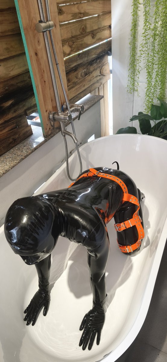 dl_slvdog01's tweet photo. Waiting for your command 🤖🤖🤖
#latexboy #rubbergimp https://t.co/ibPVvVORMD