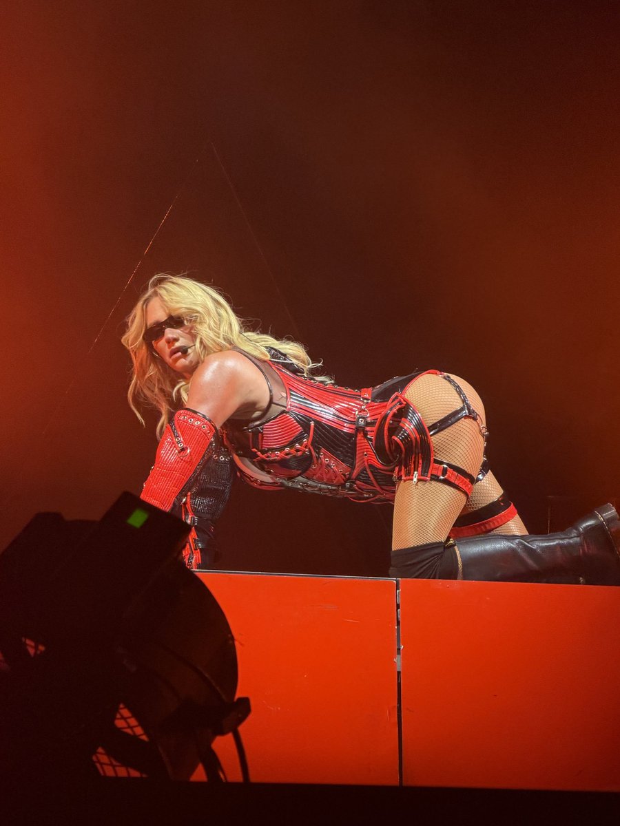 tannerblake31's tweet photo. @hollyhollssss It was sexy af! I was like oooo girl. Them arms! 🫶🏼💕 https://t.co/fNl6CBodiP