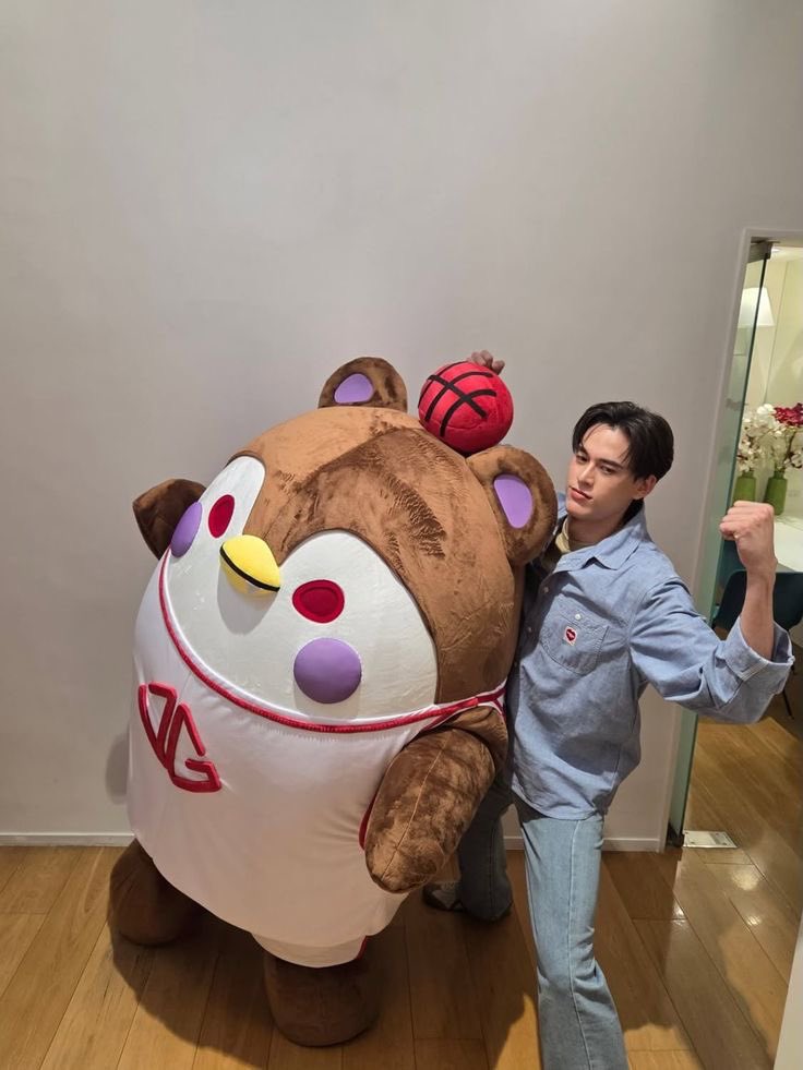 sunbunnyyy_'s tweet photo. 8.8.2026
Happy birthday, my dear Gawin 🤍

Sorry, I’m not good at expressing words but I just hope this year brings you endless happiness, good health, unforgettable memories, and countless reasons to smile. May you always be surrounded by people who love and appreciate you just- https://t.co/H1R0ZhAxBI
