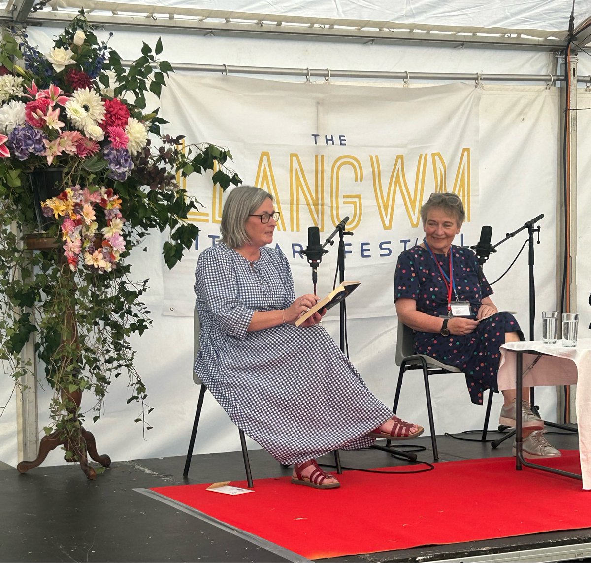 DrElizabethMac1's tweet photo. Always joyous to listen to the wondrous @Eloisejwilliams  
Reading from her brilliant #Gaslight @FireflyPress 
I recommend her books effusively to anyone who has young readers &amp; I’ve also adored reading them to my cubs #LlangwmLitFest #KidLitUK
@llangwmlitfest1 @BarringtonStoke https://t.co/7hfmrtTkGY