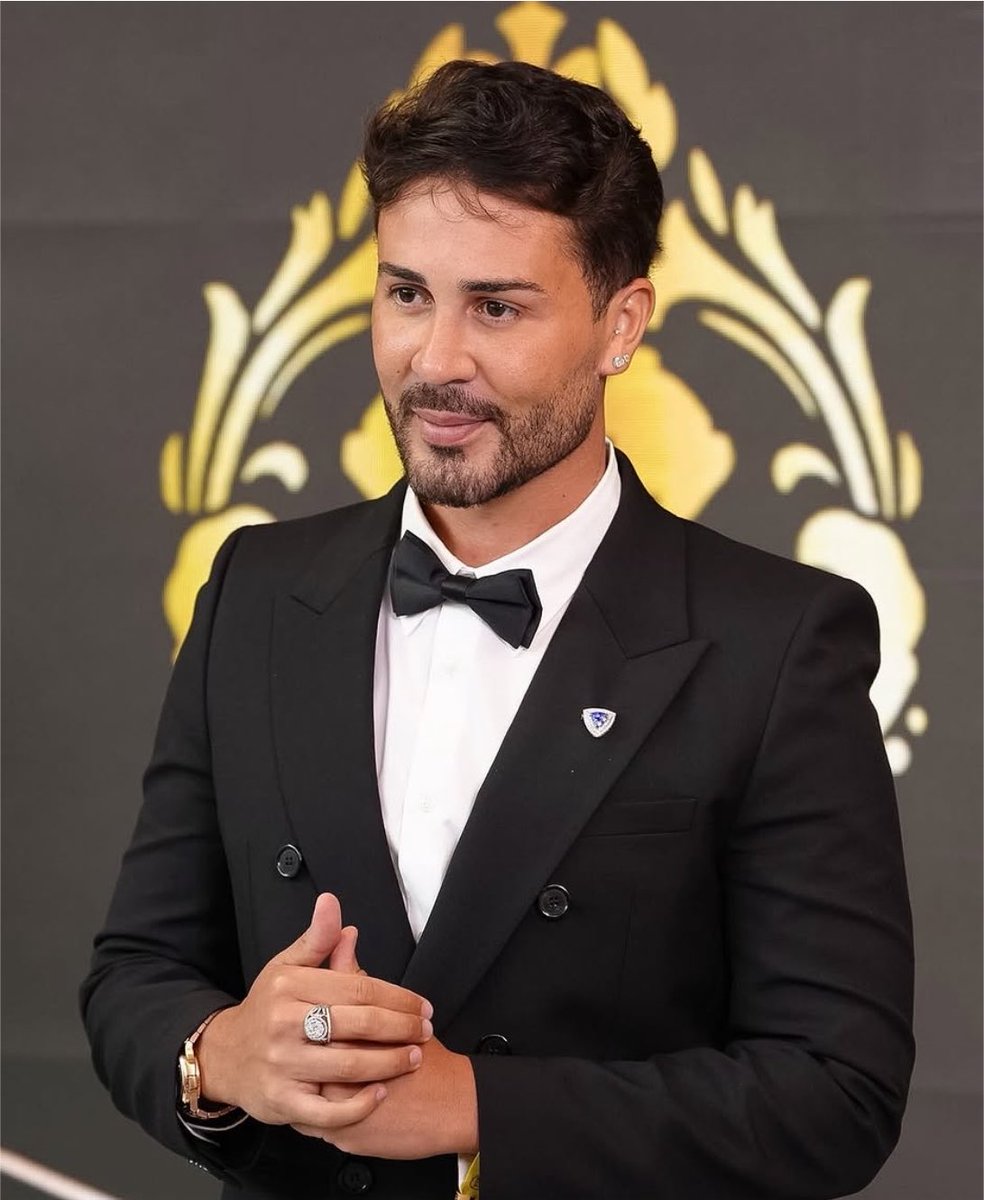 rindocasal's tweet photo. 🚨A verdade é que Carlinhos Maia está na sua melhor versão! O influenciador vem chamando a atenção e foi considerado por muitos um dos mais bonitos do Brasil. ❤️👏🏽 https://t.co/VU6UYud1Yi