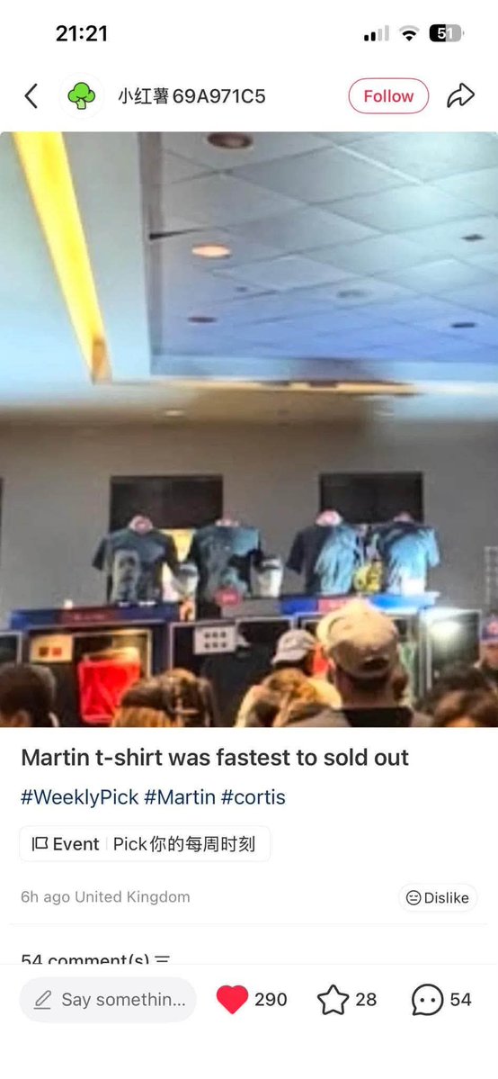 martin_fanz08's tweet photo. martin's t shirt merch was the fastest to sold out at NYC stop too! 👏

such an ICON you're martin edwards. his impact is on another level. 
#MARTIN #마틴 https://t.co/1bZHoidx2W