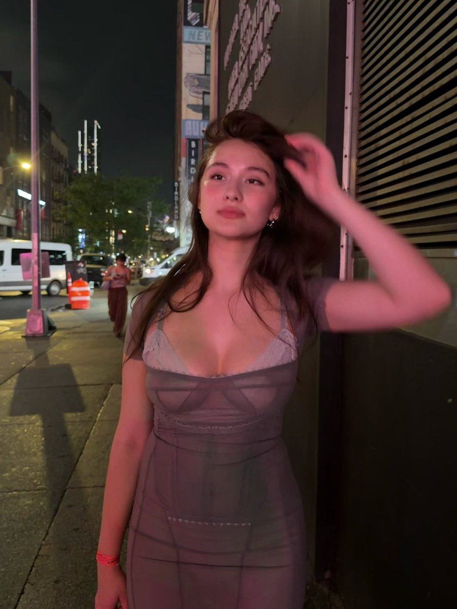 TheCinesthetic's tweet photo. Lola Tung stuns in newly shared photos 📸 https://t.co/7vZAqcFfpv