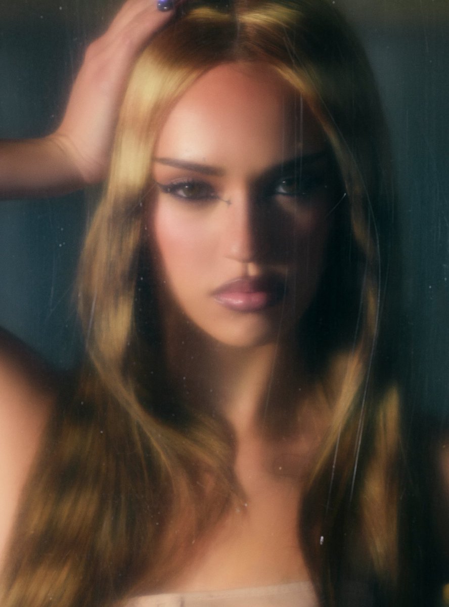 danielavzini's tweet photo. model energy in every frame https://t.co/iJExa6r9eS