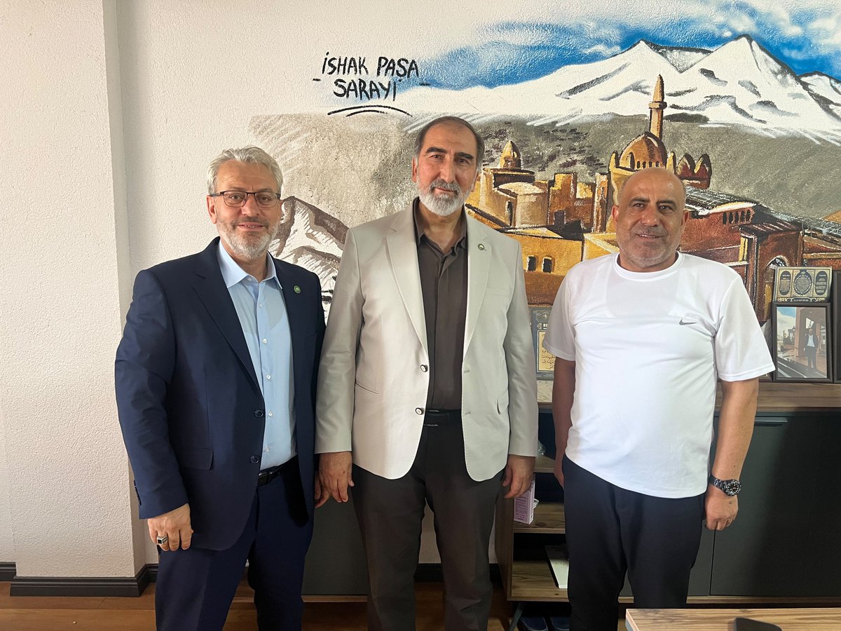 HudaParizmir's tweet photo. Genel Sekreterimiz Sayın M. Hüseyin Yılmaz, beraberindeki heyetle birlikte Buca'da esnaflarımızı ziyaret ederek talep ve sorunlarını dinledi, istişarelerde bulundu. Misafirperverlikleri için esnaflarımıza teşekkür ediyor, hayırlı ve bereketli kazançlar diliyoruz. https://t.co/pF15MFS3QH
