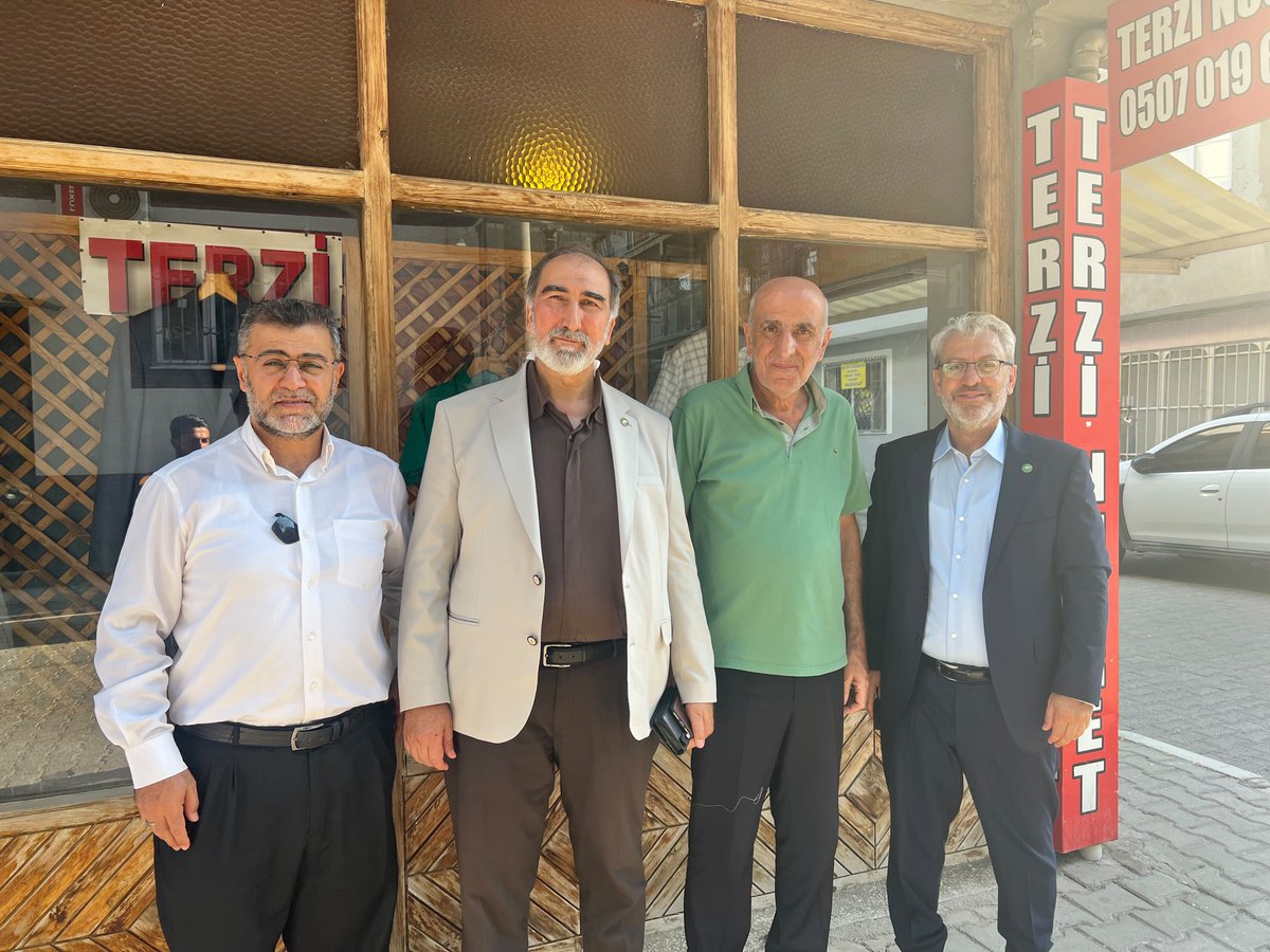 HudaParizmir's tweet photo. Genel Sekreterimiz Sayın M. Hüseyin Yılmaz, beraberindeki heyetle birlikte Buca'da esnaflarımızı ziyaret ederek talep ve sorunlarını dinledi, istişarelerde bulundu. Misafirperverlikleri için esnaflarımıza teşekkür ediyor, hayırlı ve bereketli kazançlar diliyoruz. https://t.co/pF15MFS3QH