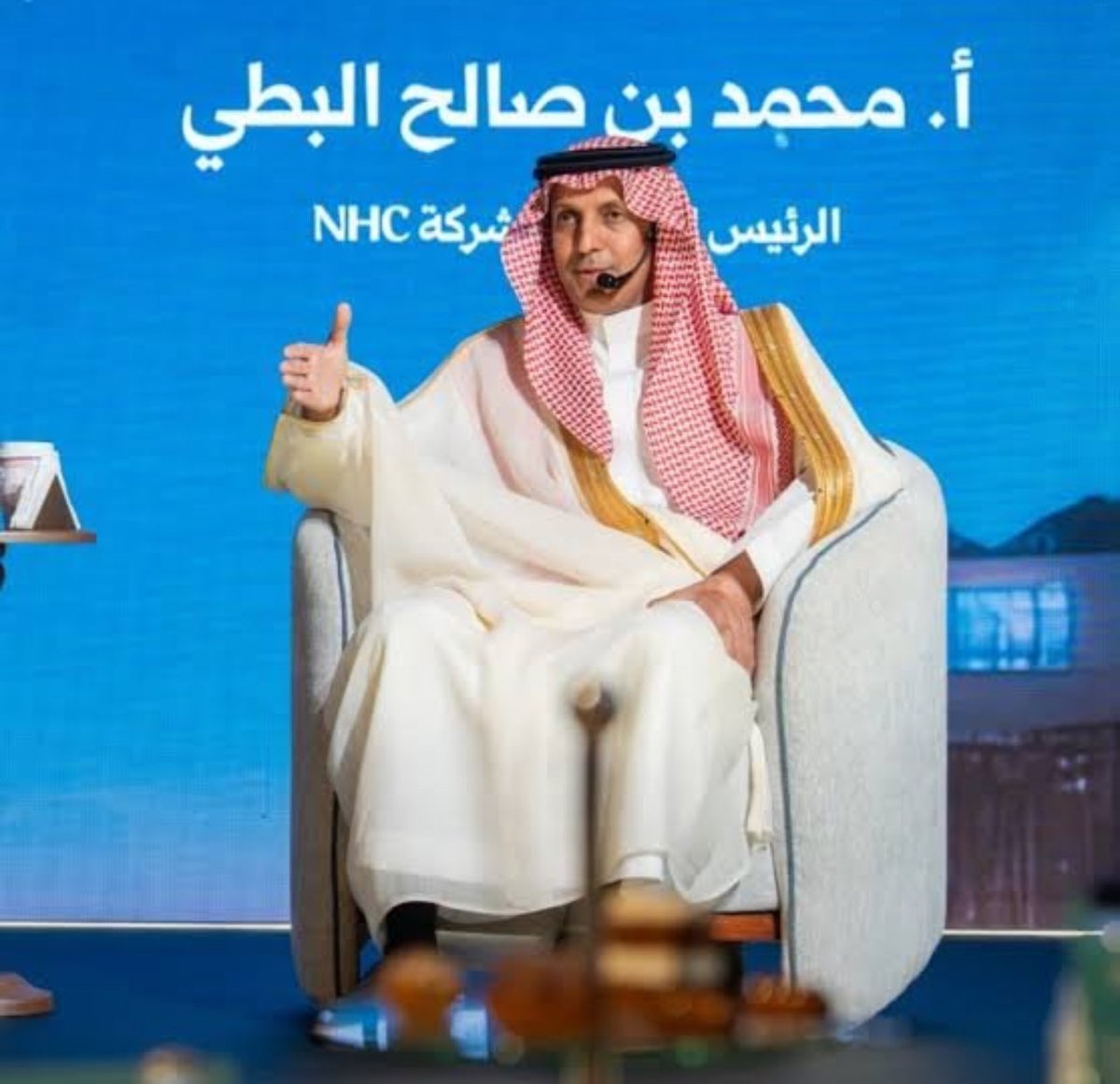 BasmatQararo's tweet photo. تصريح يستحق التوقف عنده من الرئيس التنفيذي لـ #NHC:

الطلب متين: بيع 71 وحدة يومياً رغم تحديات الفائدة.

المشكلة في الحلول التمويلية: المطور الذكي هو من سيبتكر نماذج سكنية خفيفة التكلفة ومنخفضة المخاطر على المشتري.

مضاعفة الأصول لـ 400 مليار: تعني أن القيمة الإجمالية للقطاع السكني تتجه لقمم جديدة بحلول 2030.

السوق العقاري لم يعد يتحمل المنتجات التقليدية؛ البقاء لمن يملك "الابتكار التمويلي والسعري". 📈✨