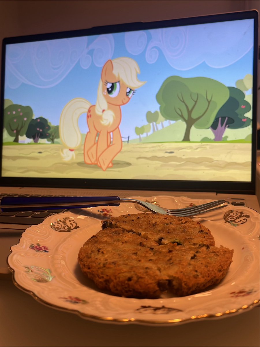 coffeecigss's tweet photo. Putting my mental and physical health in the hands of MLP and veggie burgir. https://t.co/qi646AyTEQ