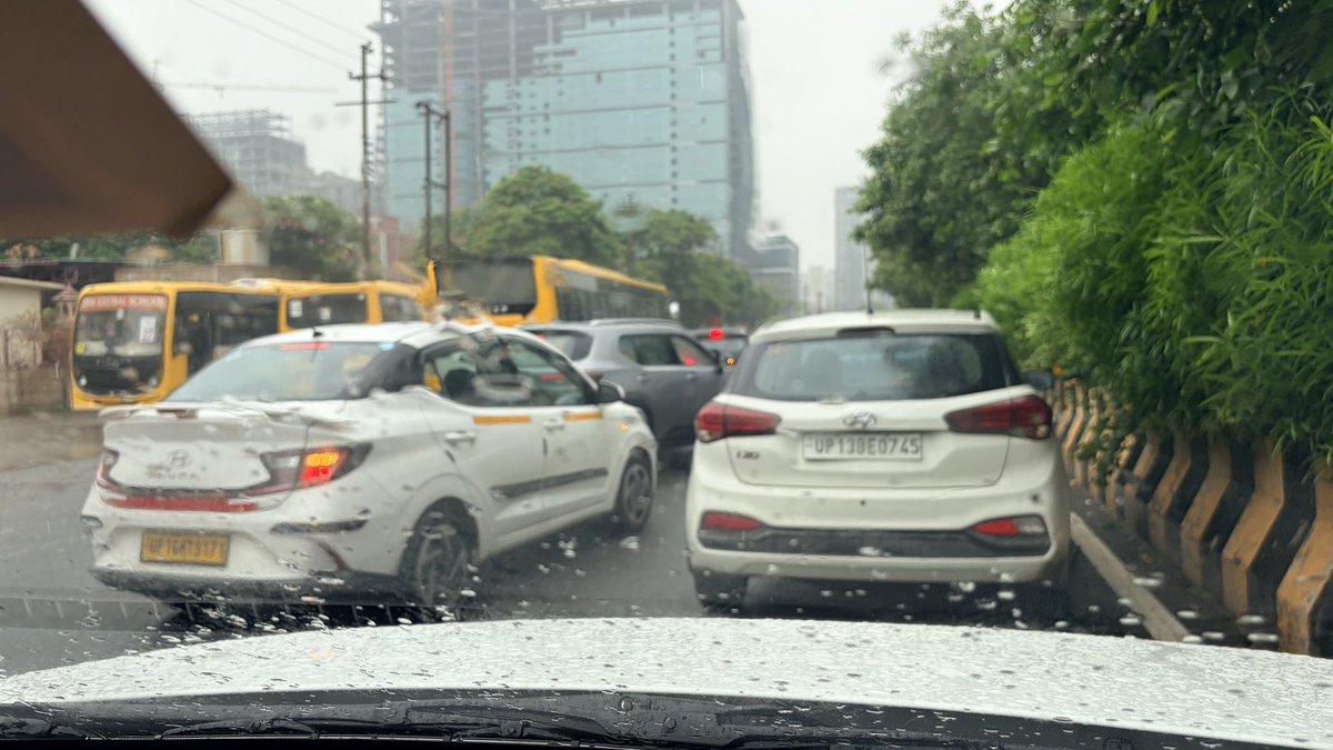 Naamhaibulla's tweet photo. NOIDA ROADS ARE NOT PRIVATE PARKING. 
Road Encroachment in front of Step by step school and JBM school has become nuisance for daily commuters. Interestingly there is police presence always. @noidapolice 
#NoidaRoadsAreNotParking
#FreeNoidaRoads
#NoidaRoadEncroachment. https://t.co/H5XJM3H3lr