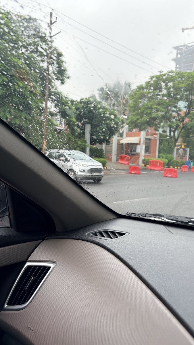 Naamhaibulla's tweet photo. NOIDA ROADS ARE NOT PRIVATE PARKING. 
Road Encroachment in front of Step by step school and JBM school has become nuisance for daily commuters. Interestingly there is police presence always. @noidapolice 
#NoidaRoadsAreNotParking
#FreeNoidaRoads
#NoidaRoadEncroachment. https://t.co/H5XJM3H3lr
