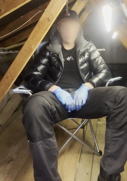 chavmastercam's tweet photo. masters in his work gear and new sub bought puffer ready 2 lock u f**s up here 😈 https://t.co/3NGzjUv8Sz