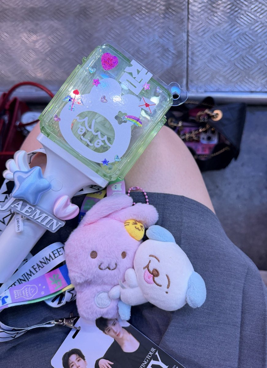 macncheeeese_'s tweet photo. DUALITY in BKK D-1
🩷🩷🐰🐶🩷🩷 https://t.co/67M453VjjO