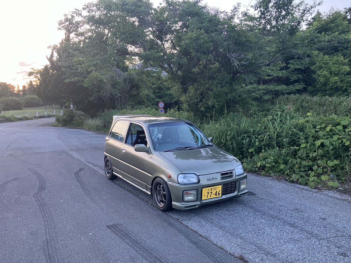 Revy408's tweet photo. #チームエアコンレス 
これ買う時　
前オーナー　これエアコンないよ
自分　あーエアコン外してあるのね…
前オーナー　いや元からエアコンないんだよ！
は？　自分 https://t.co/m7ZbGxz0SN