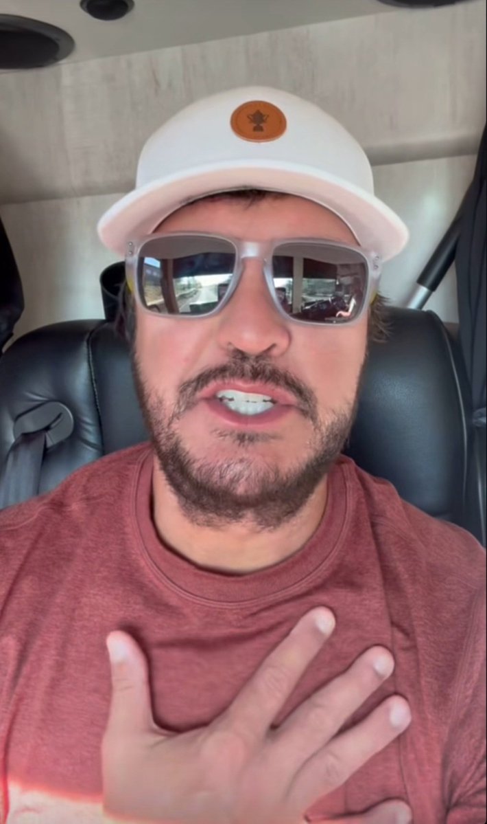 MelanieLavall12's tweet photo. #lukebryan https://t.co/CaJO0P77hV