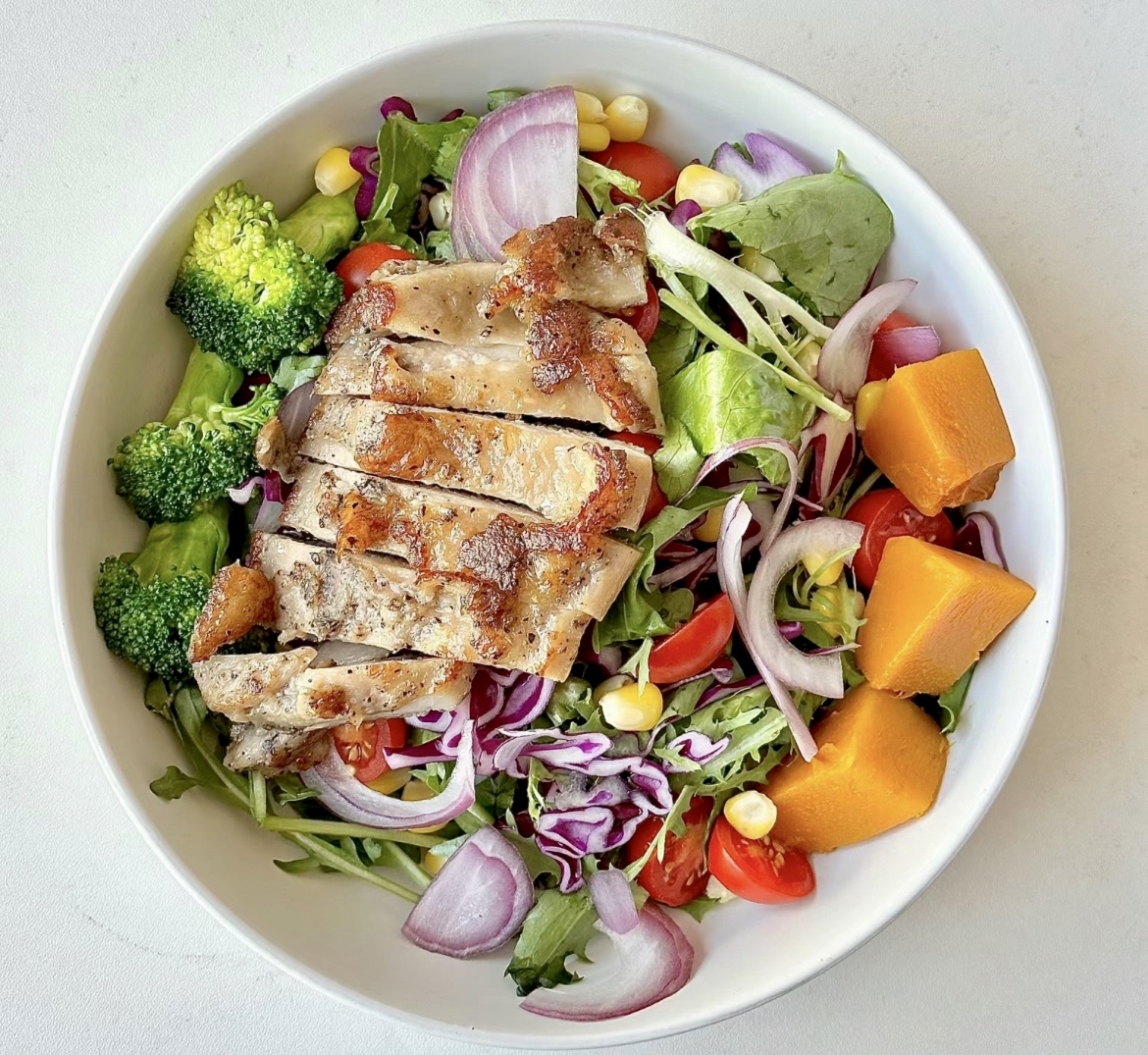 Muhamma34065799's tweet photo. [5-minute high-protein减脂 meal! Grilled chicken breast + quinoa + roasted broccoli u0026 cherry tomatoes → balanced, flavorful, and perfect for your fitness journey!] https://t.co/GVvsKJWDVm
