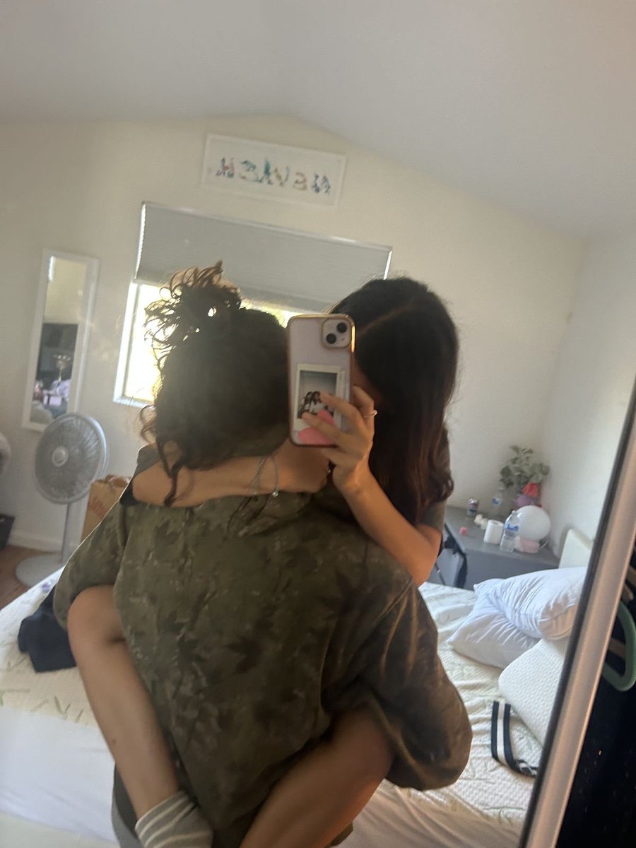 wlwvibes's tweet photo. sigh, one day this will be me ~ #wlw https://t.co/QZPPlDxN5q