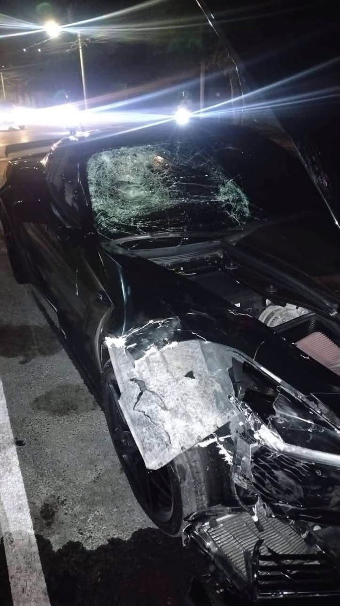 SivarNewsSV's tweet photo. 🔴 MOTOCICLISTA MUERE TRAS SER IMPACTADO POR VEHÍCULO DEPORTIVO EN SAN SALVADOR; CONDUCTOR HUYÓ Y ABANDONÓ EL AUTOMÓVIL

🏍️ Un motociclista perdió la vida luego de verse involucrado en un percance vial sobre el bulevar del Hipódromo, San Salvador Centro.

🚗 La víctima, identificada como Manuel Arístides Murcia Hernández, fue impactada y arrastrada varios metros por un vehículo deportivo de lujo. El conductor huyó de la escena y abandonó el automóvil a pocas cuadras del lugar.

🚔 Las autoridades investigan las circunstancias del percance para determinar cómo ocurrió y deducir las responsabilidades correspondientes.