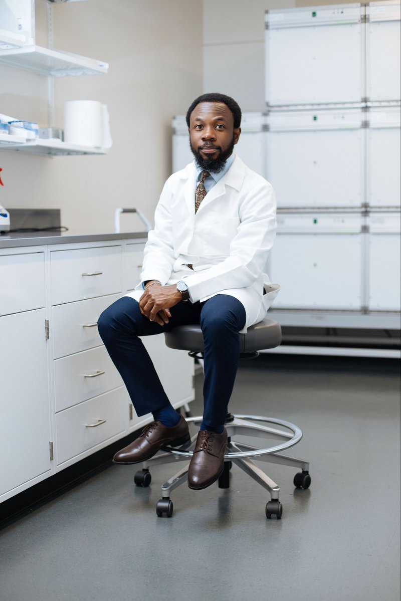 Kookusi_Jnr's tweet photo. Five years ago, I started a PhD and figured that making music through it would keep me sane.

On Tuesday, I wrapped up the science.
Today, I get to close the other half of the story.

https://t.co/M5PJYg7gCF

“Phase V: The Wrap Up” is out now. 🎓🙏🎧🚀
Distributed by @rain_labs https://t.co/gzz5GJIctv