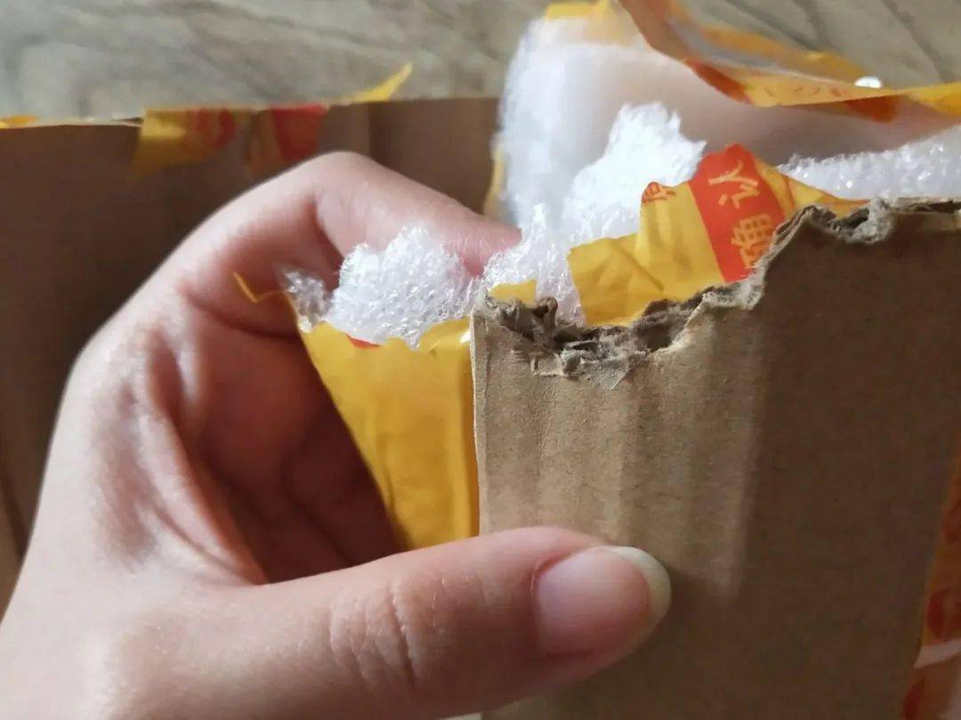 MeroyWaterpsei's tweet photo. Just opened a tiny but surprisingly heavy package—what could it be  Stay tuned! https://t.co/h05yLJjBXf