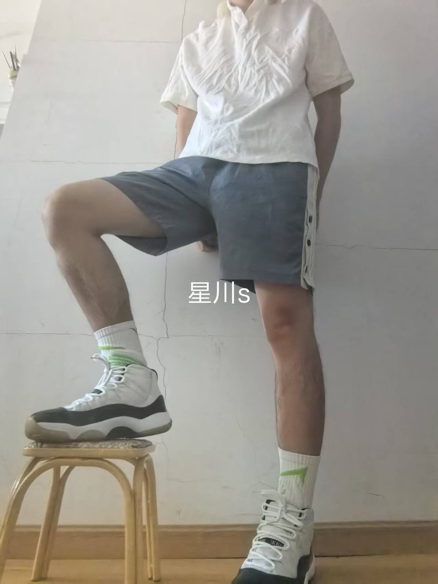 Sovereign_1S's tweet photo. 狗畜生还不给你爹滚过来刷鞋 来个ATM ＃鞋刷 ＃1S ＃S ＃狗奴 ＃鞋刷奴 ＃ATM ＃无脑上供 ＃无脑上贡 ＃贱狗 ＃贱蛆 ＃贡狗 ＃dom ＃调教 ＃粗口 ＃白袜 ＃原味 ＃鞋底 ＃鞋底崇拜 https://t.co/qgQeSRs9om