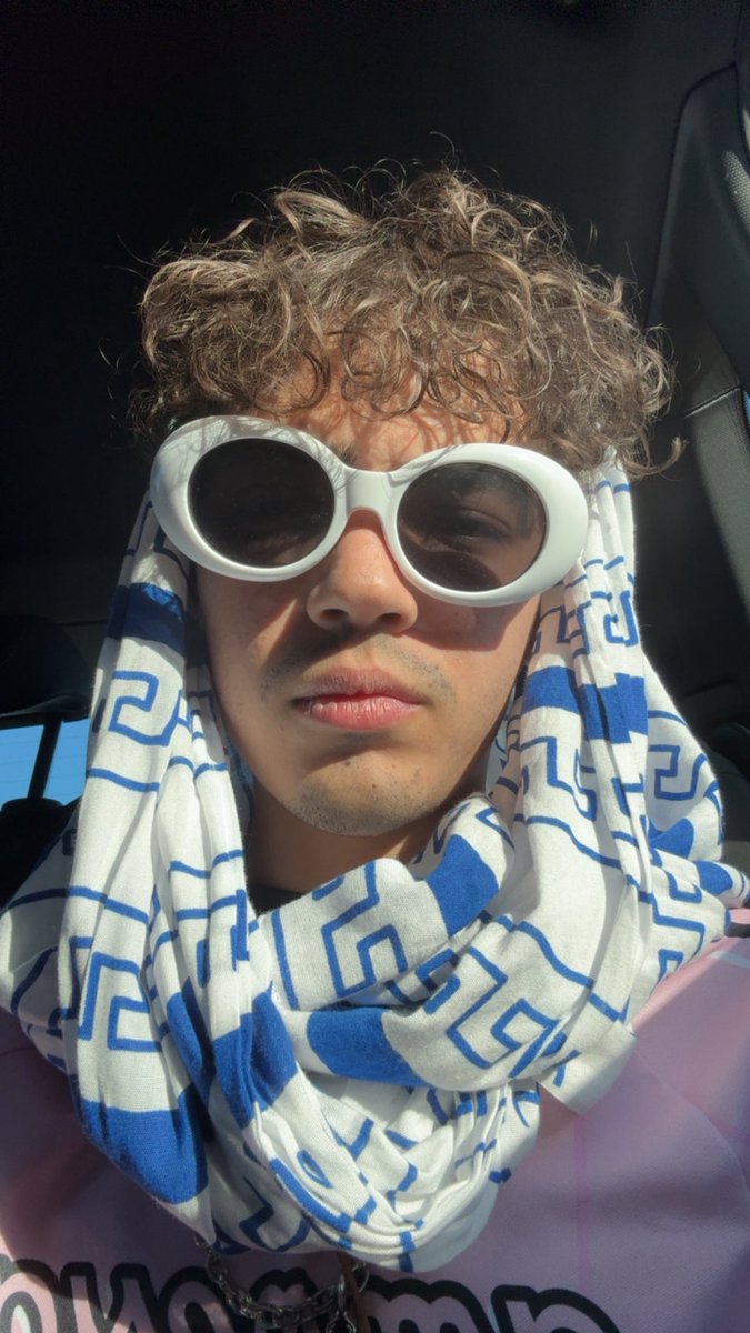 pr6spr's tweet photo. im gonna bring clout goggles back https://t.co/DXdPeGAi31