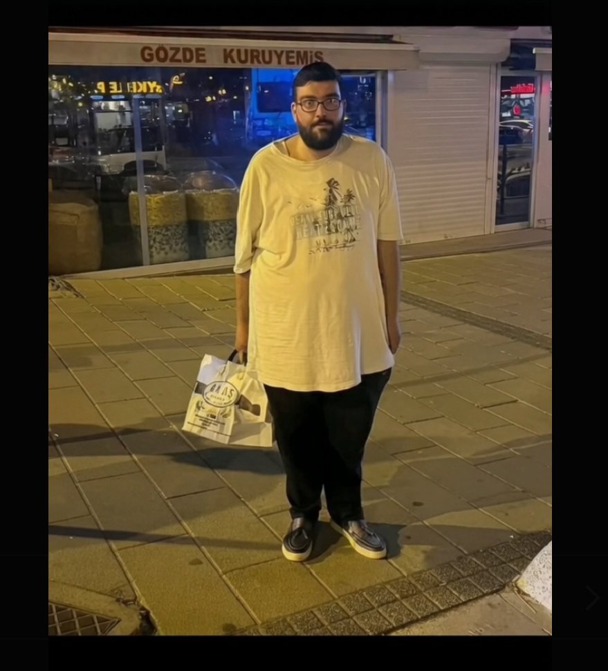 bas1b0zuk's tweet photo. Yaşamak denen elbisenin bizim üzerimizdeki eğreti duruşu https://t.co/UQElauEDBc