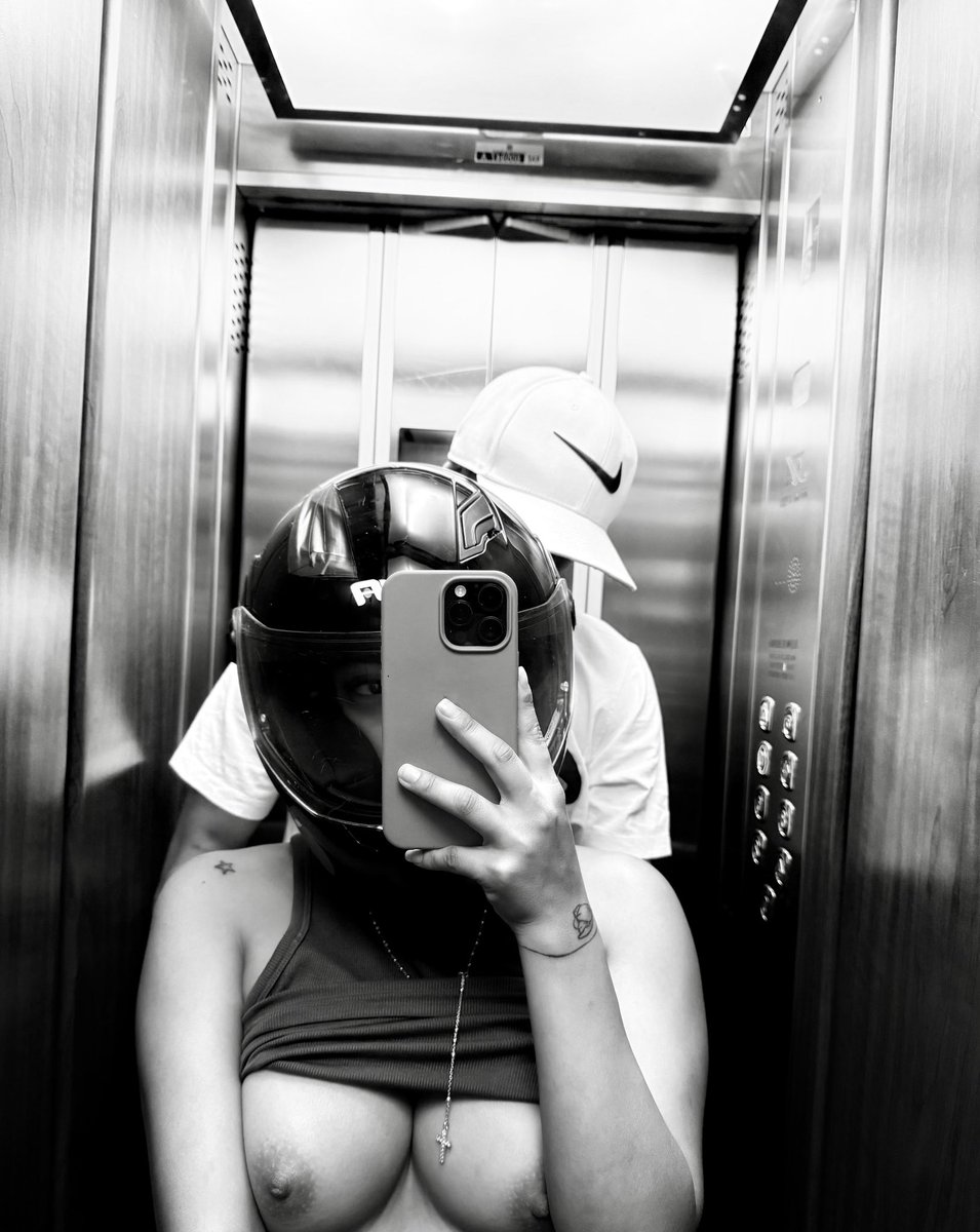 AbayAlexx's tweet photo. En verano hay que ir en motoo 🛵🛵😈
#madrid #moto #swinger #pareja https://t.co/eseGBu0PMo