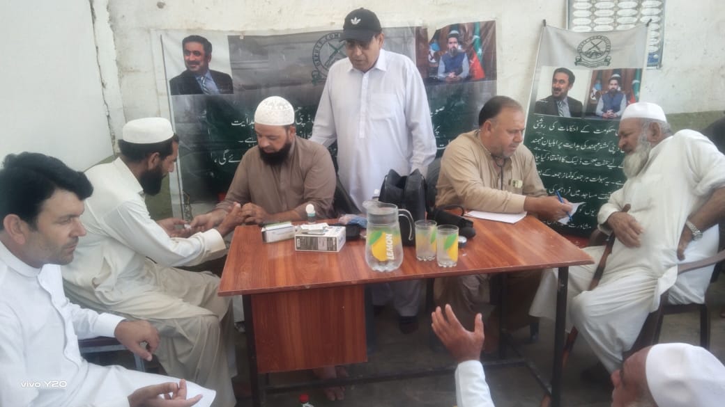 dc_mohmand's tweet photo. ضلعی انتظامیہ مہمند نے آج مسجد عمر فاروق، غلنئی، تحصیل حلیم زئی میں فری ہیلتھ ڈیسک قائم کیا۔ طبی ٹیم نے مریضوں کا معائنہ، بلڈ شوگر، بلڈ پریشر اور دیگر امراض کی مفت اسکریننگ کی۔ شرکاء نے اقدام کو سراہا؛ ڈیسک پرامن ماحول میں کامیابی سے مکمل ہوا۔ https://t.co/C3OVioo36M