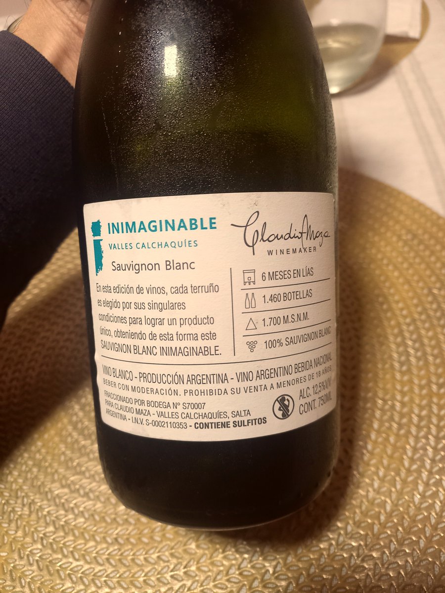 _gastonrivero's tweet photo. Excelente vino! No es el clásico SB tiene una vueltita de rosca. Un poquito menos expresivo en nariz pero en boca es todo lo que esta bien. Salú 🍷 https://t.co/4EE1ceXK3c
