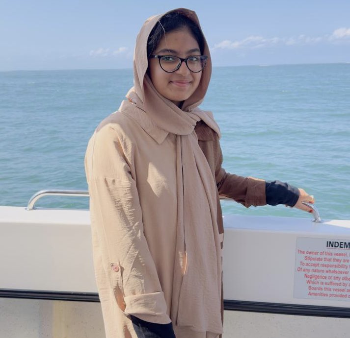 Abramjee's tweet photo. The victim is 14-year-old Fatima Ahmed. 

Anyone with information on the kidnapping can call Crime Stop on 08600 10111. https://t.co/HhejOnF96Q