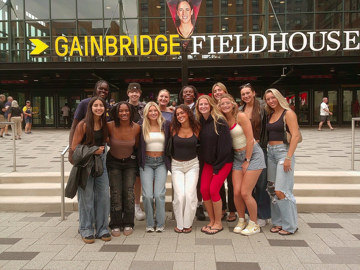ValpoWBB's tweet photo. Had a great time at the Fever game last night!

#JustUs https://t.co/W4h9iW0Uxw