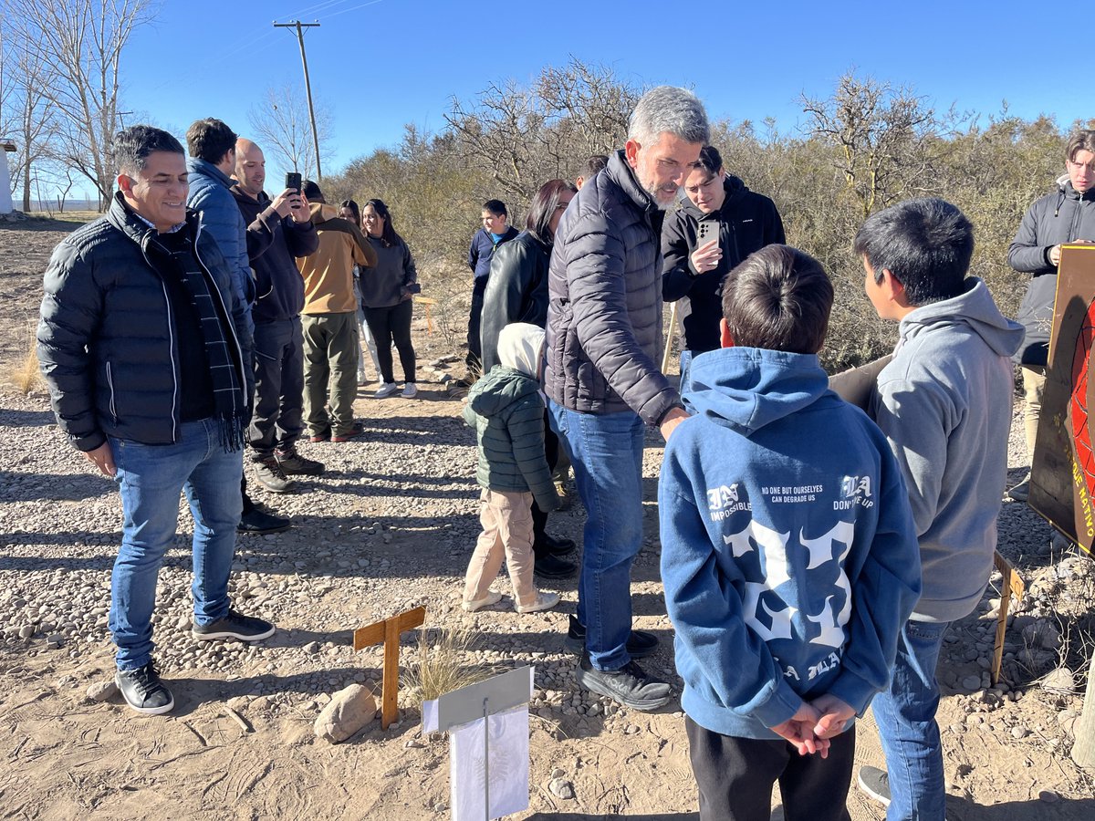 Sergiomarquez01's tweet photo. Recorrimos junto a @UlpianoSuarez el Parque Nativo de la Escuela N° 1-391 Simón Cruz Guevara en San Carlos. 🌳🏫
Un gran proyecto de docentes y estudiantes que pone en valor nuestra flora y fauna autóctona. ¡Un orgullo para toda la provincia! 👏🇦🇷 https://t.co/CfyWqNVj11