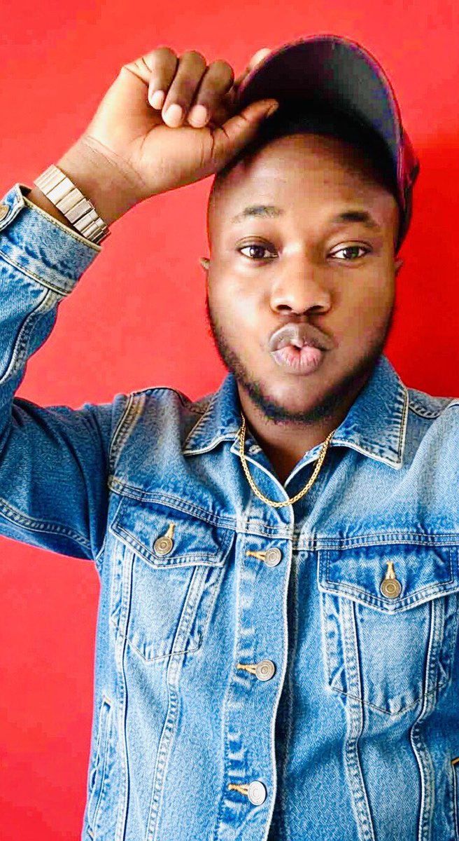 Tayo_coca's tweet photo. Para Dey for my body o, Balling like I’m Ronaldinho ⭐️💯 https://t.co/ycjHMVE6v4
